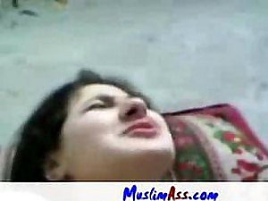Грудастая любительские Arab подросток получает ее бритая киска выебанная и Jizzed