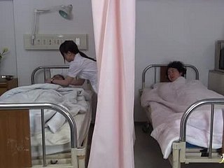 Hikaru Ayami de geile verpleegster zuigt en rijdt pik