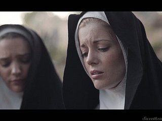 İki günahkar rahibe ilk kez pussies'i yalıyor