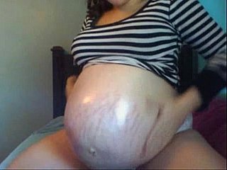 Schwangeres Mädchen masturbiert