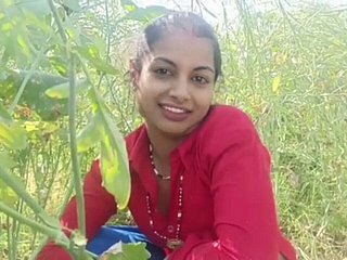 Selingkuh ipar perempuan yang bekerja di pertanian dengan memikat uang dengan suara Hindi