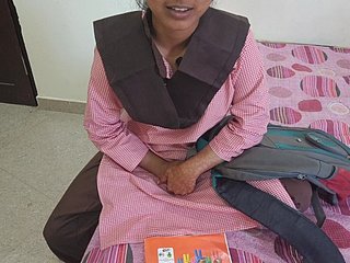 L'étudiant indien du municipal de Desi était la première fois des relations sexuelles douloureuses en position de levrette
