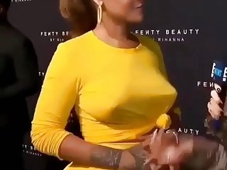 Rihanna Titties harde tepels