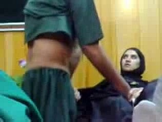 Jonge Pakistaanse Meisje bevrucht door An Pervert Falsify